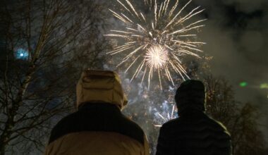 Fyrverkeri, Bydel Nordstrand | Reagerer på at det blir sendt opp fyrverkeri flere dager før nyttårsaften: – Dette er et problem