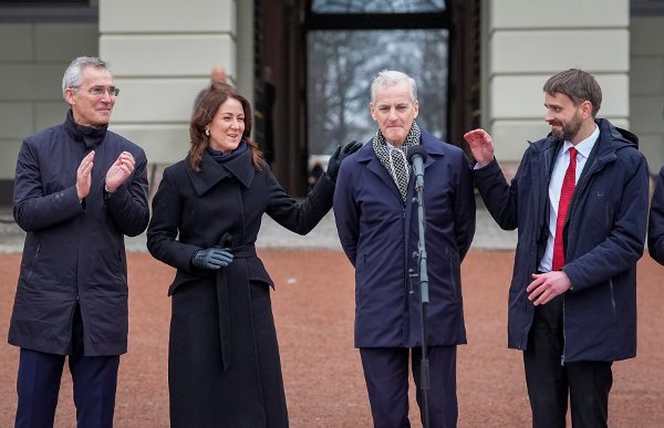 Oslo 20250204. 
Statsminister Jonas Gahr Støre utnevner ny regjering, og kommer ut på Slottsplassen etter statsrådsmøte på Slottet.
Foto: Lise Åserud / NTB
