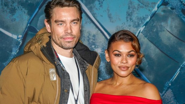 Alexandra Joner og Joachim Lindbo på rød løper under premieren av storfilmen Troll 2 på Colosseum.