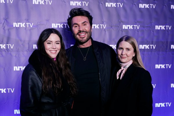 Oslo 20230301. 
Marion Ravn, Jan Thomas og Silje Nordnes på den røde løperen før premieren til NRK-serien Exit. Premieren finner sted på Colosseum kino i Oslo onsdag kveld.
Foto: Håkon Mosvold Larsen / NTB
