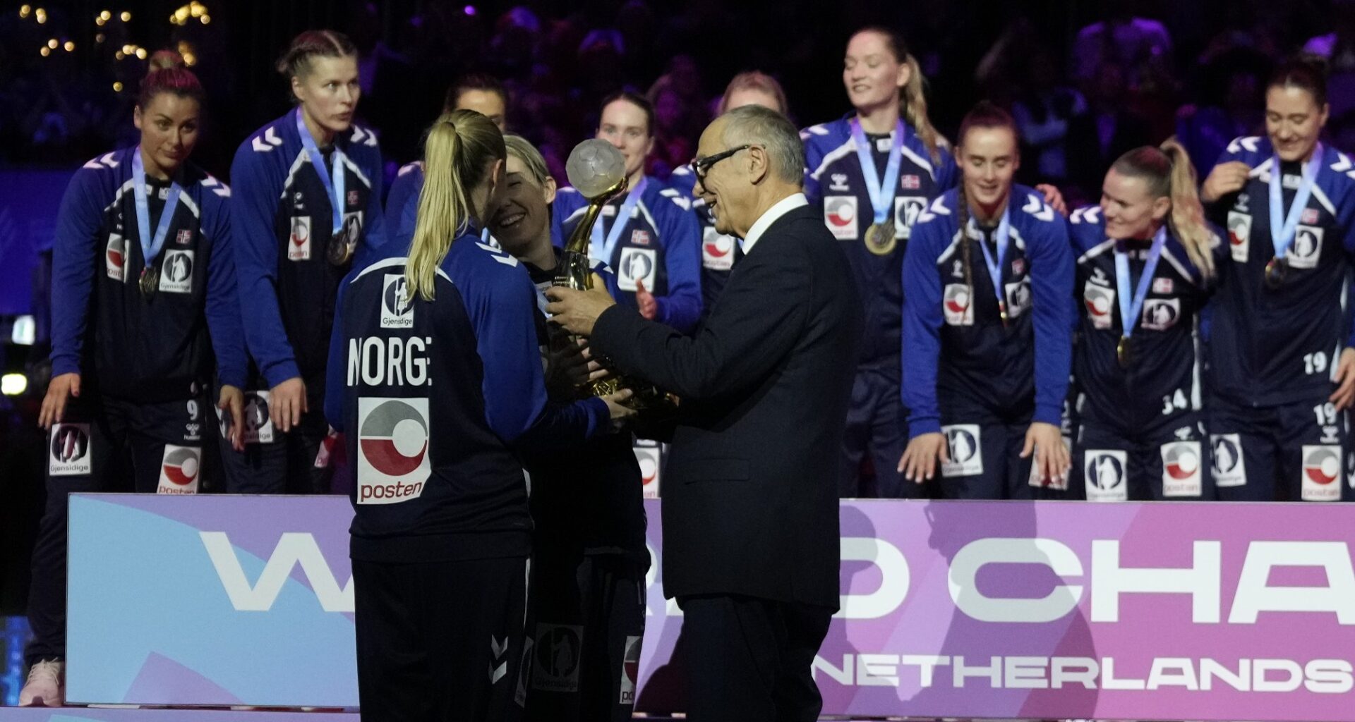 Håndball-VM, Håndballjentene | Håndballjentene reagerer på bildene etter VM-gullet