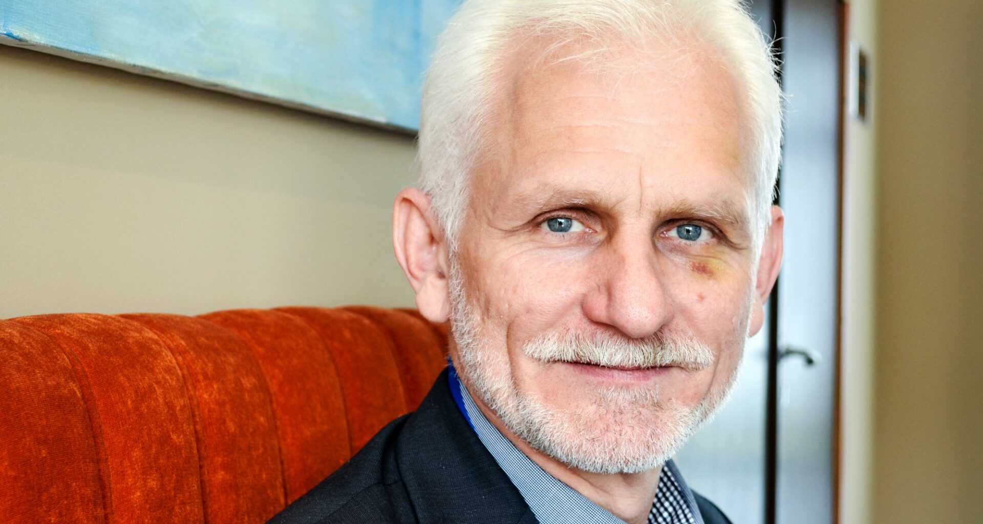 Ales Bjaljatski, Nyhetsvarsel | Medier: Fredsprisvinner Ales Bjaljatski blant 123 fanger som løslates i Belarus etter avtale med USA