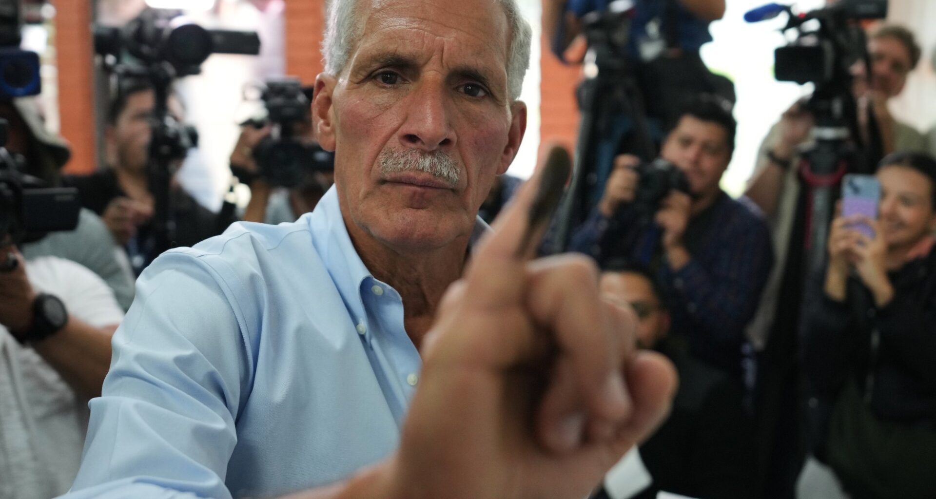 Honduras, Utenriks | Honduras' Trump-støttede presidentkandidat Nasry Asfura vant valget etter manuell opptelling