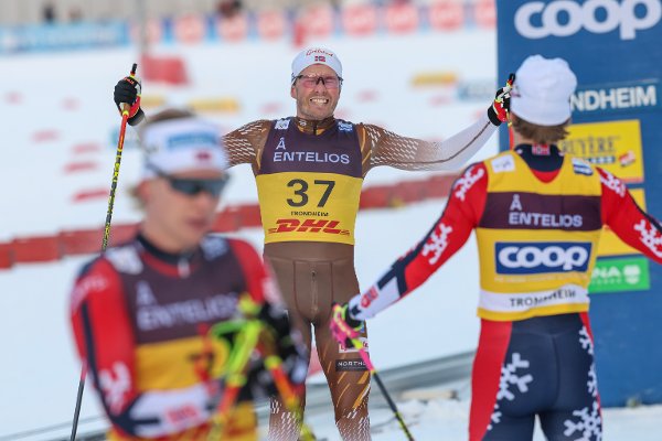 Trondheim 20251206. 
Emil Iversen kom på 3. plass i langrenn 20km med skibytte under verdenscup-rennene i Granåsen.
Foto: Geir Olsen / NTB