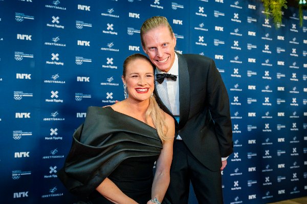 Trondheim 20250104. 
Birgit Skarstein og hennes nye kjæreste under rød løper under Idrettsgallaen 2025 i Trondheim spektrum.
Foto: Ole Martin Wold / NTB