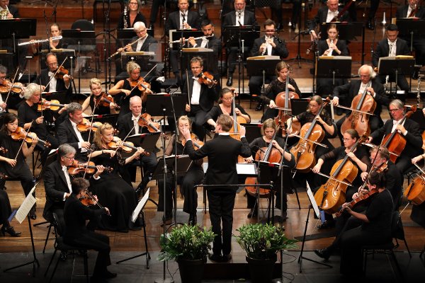 Oslo 20200819. 
Sjefdirigent Klaus Mäkelä under sesongåpningen for Oslo Filharmonien i Oslo konserthus.
Foto: Ørn E. Borgen / NTB