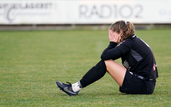 Karmøy 20221119.
Øvrevoll Hosles Karoline Svanes etter kvalifiseringskampen til Toppserien i fotball mellom Avaldsnes og Øvrevoll Hosle på Avaldsnes idrettssenter.
Foto: Jan Kåre Ness / NTB