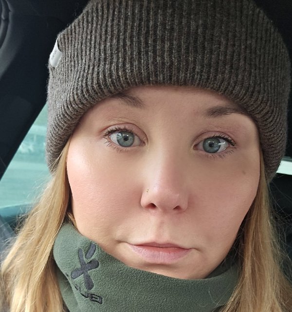 KNUST: Randi Helene Dyngedal Bakke er i sorg etter at hunden Max (2) døde.