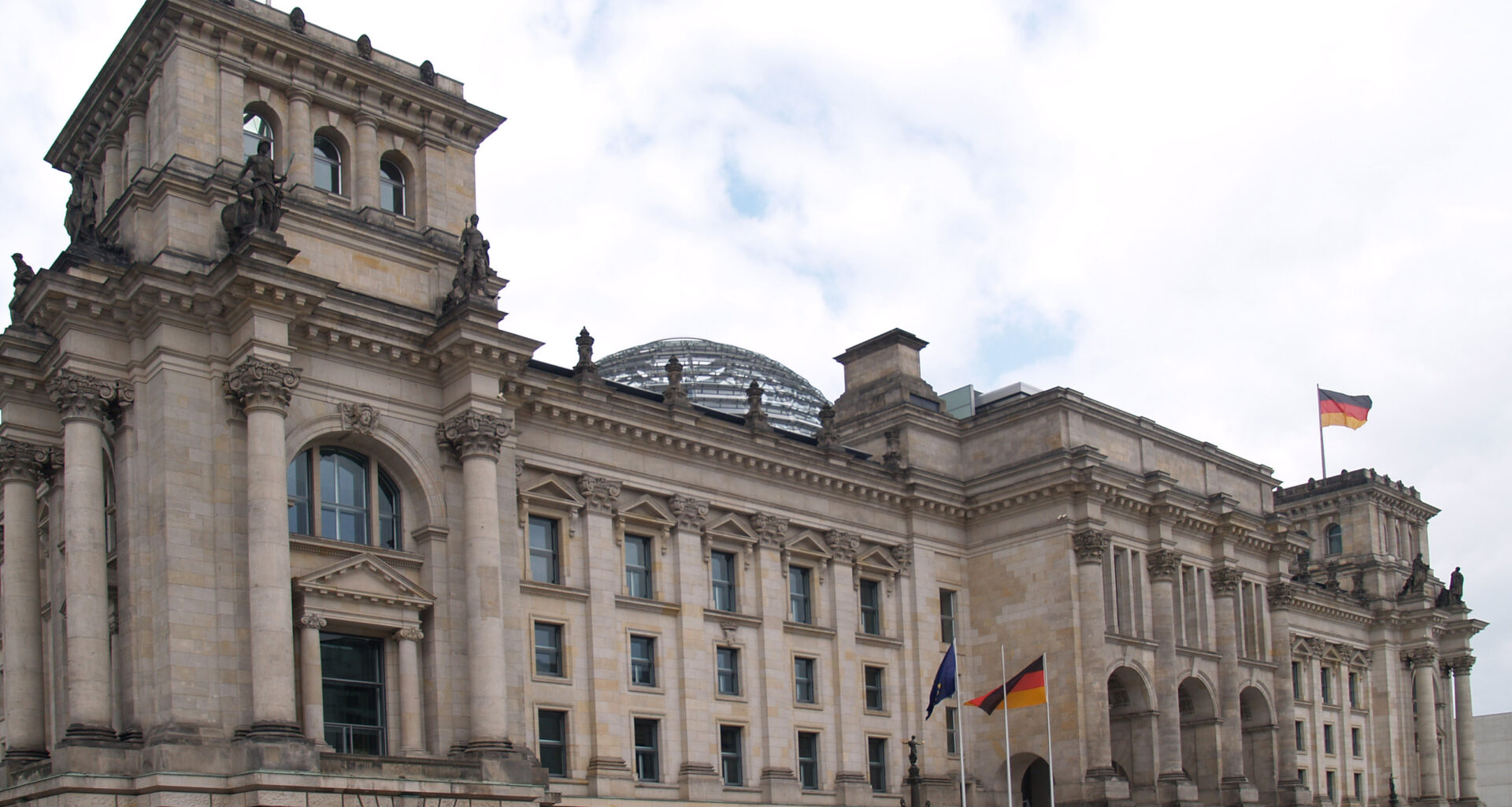 Mer enn 130 milliarder kroner til mindreårige asylsøkere