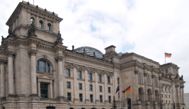 Mer enn 130 milliarder kroner til mindreårige asylsøkere