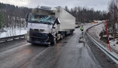 Trafikk, Blålys | Trailere kolliderte front mot front på E6