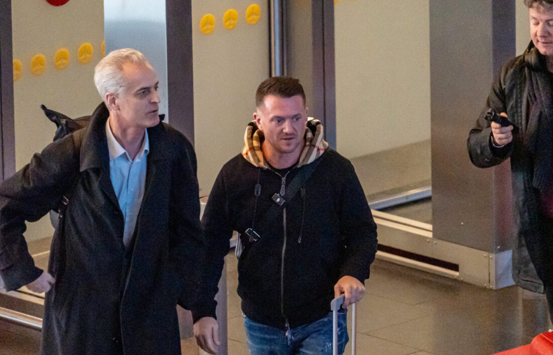 Politiet ville pågripe «Tommy Robinson» på Gardermoen: Straffedømt muslimfiendtlig aktivist slapp inn i Norge med irsk pass