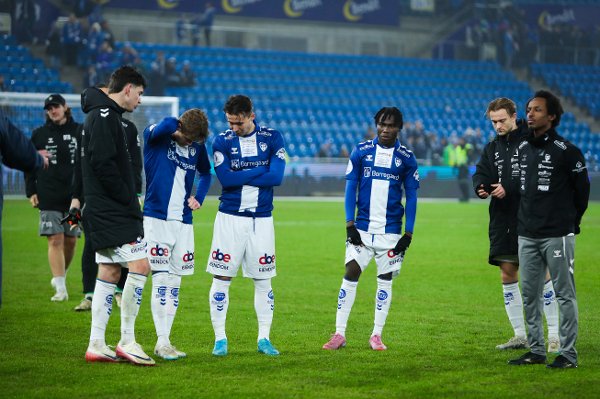 Oslo 20251206.
Skuffet Sarpsborg etter cupfinalen i NM-fotball mellom Sarpsborg 08 og Lillestrøm på Ullevaal Stadion.
Foto: Christoffer Andersen / NTB