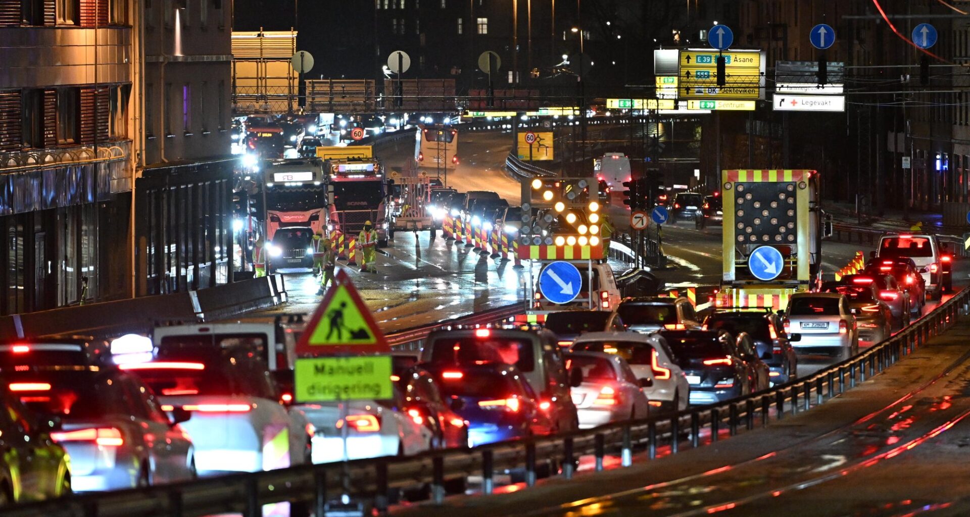 Trafikk, Danmarks plass | Lange køer: Derfor går det treigt på Danmarks plass
