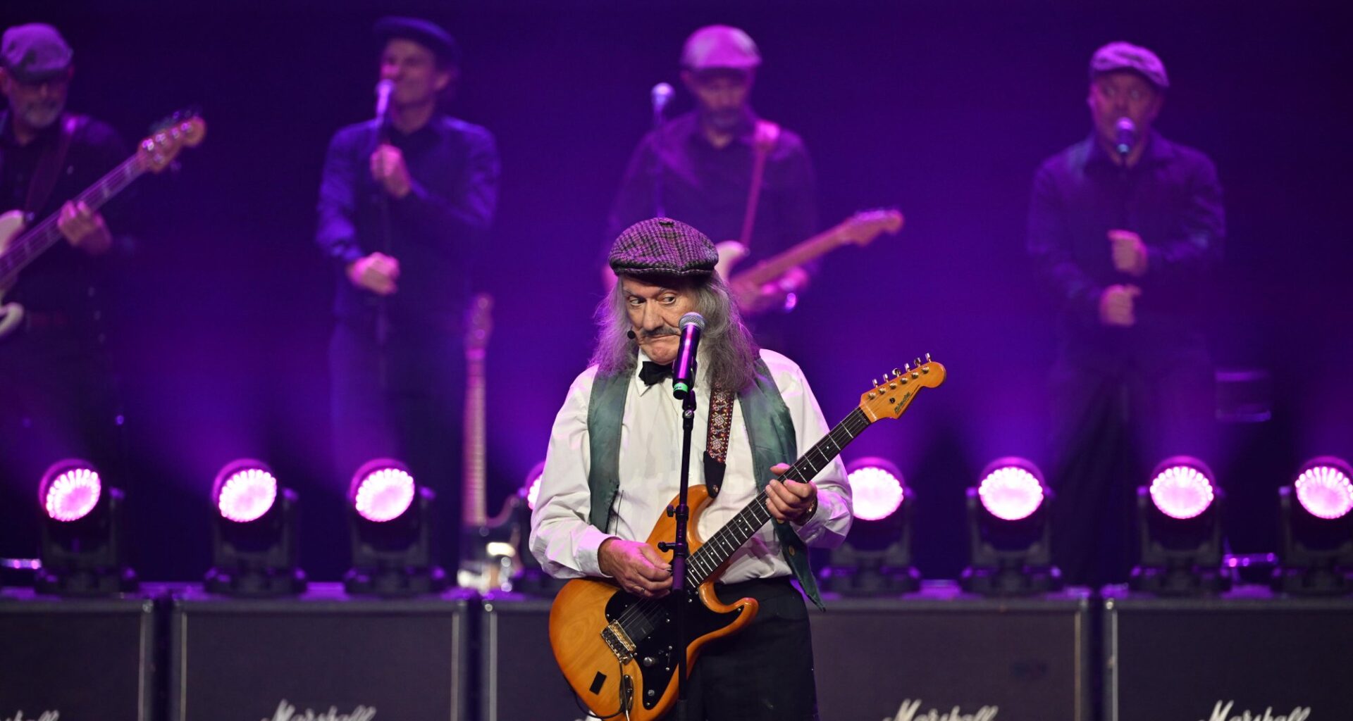 Vinskvetten, Grieghallen | Responsen for Vinskvettens show i Grieghallen har vært helt ellevill. Nå klinker revygruppen til igjen med ny forestilling