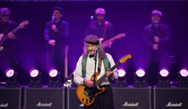 Vinskvetten, Grieghallen | Responsen for Vinskvettens show i Grieghallen har vært helt ellevill. Nå klinker revygruppen til igjen med ny forestilling