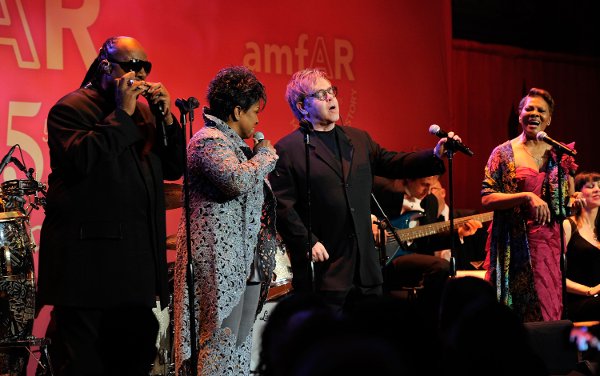 NEW YORK, NY - FEBRUARY 09: (L-R) Stevie Wonder, Gladys Knight, Elton John and Dionne Warwick perform