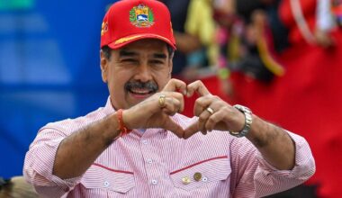 Nicolas Maduro gjør hjertetegn