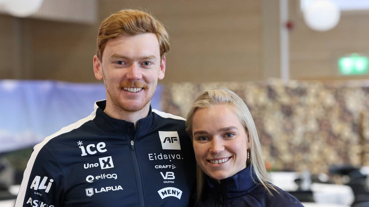 Sivert Guttorm Bakken og Juni Arnekleiv under et pressetreff før sesongstarten i skiskyting i november 2023