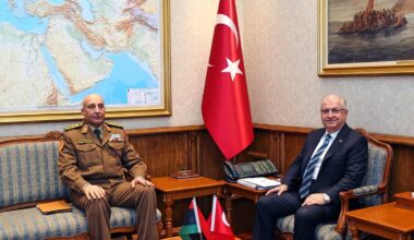 Tyrkias forsvarssjef Muhammad Ali Ahmad al-Haddad avbildet under besøket i Tyrkia tirsdag