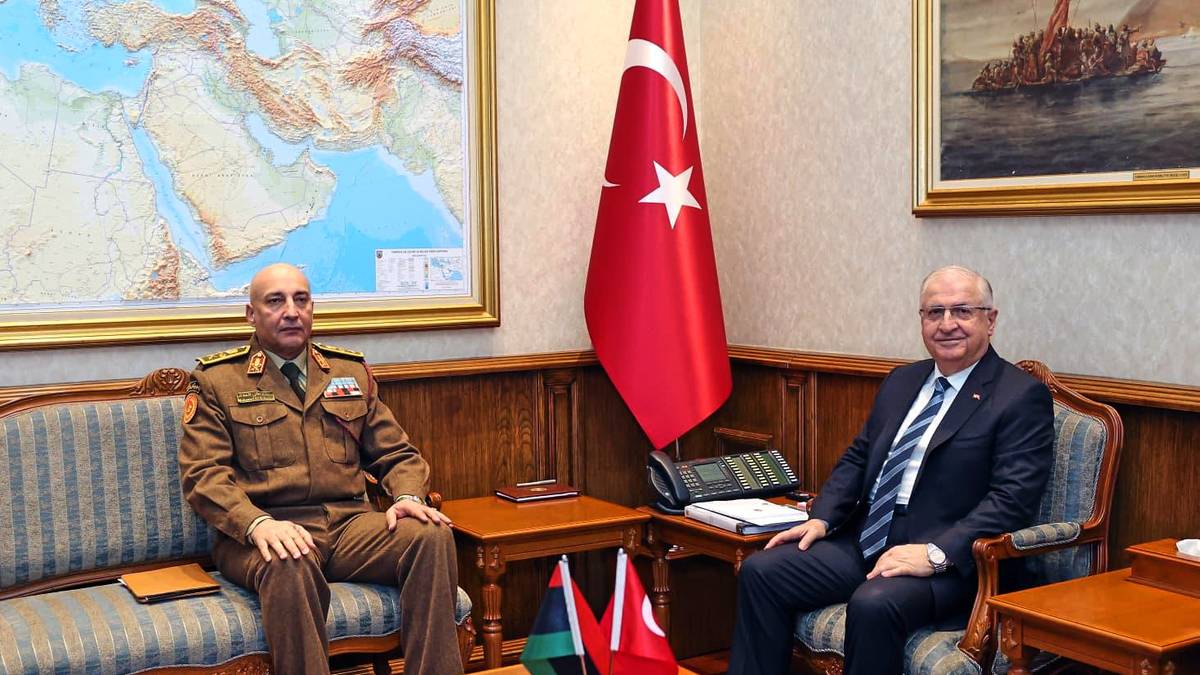 Tyrkias forsvarssjef Muhammad Ali Ahmad al-Haddad avbildet under besøket i Tyrkia tirsdag