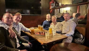 (+) Kjørte båt gjennom isen for å holde tradisjon - agderposten.no