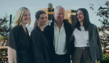 Elle Fanning, Inga Ibsdotter Lilleaas, Stellan Skarsgård og Renate Reinsve poserer for et bilde.