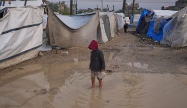 Minst 16 døde i iskaldt regnvær i Gaza