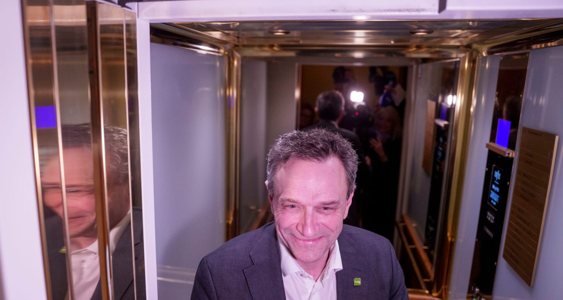 Arild Hermstad og MDG skryter på seg gjennomslag om nasjonalt månedskort. Men det som står i budsjettet, er at mulighetene skal utredes.