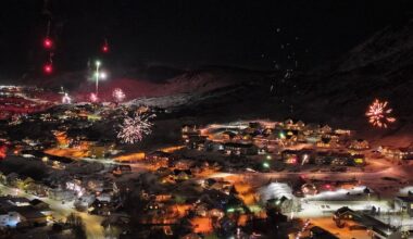 Rypefjord (Hammerfest kommune) noen sekunder inn i 2024. Fyrverkeri.