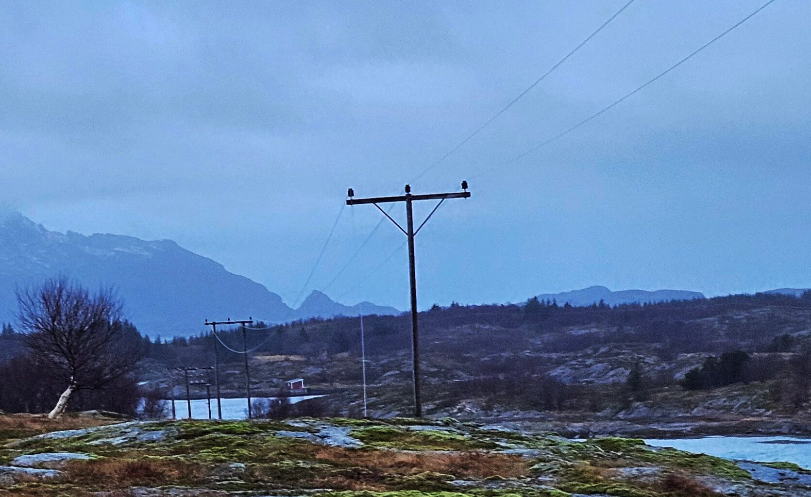 Uvær, Helgeland | Mye å gjøre for Arva og Linea. Noen må vente lengre på strømmen: – Risiko for nye strømbrudd