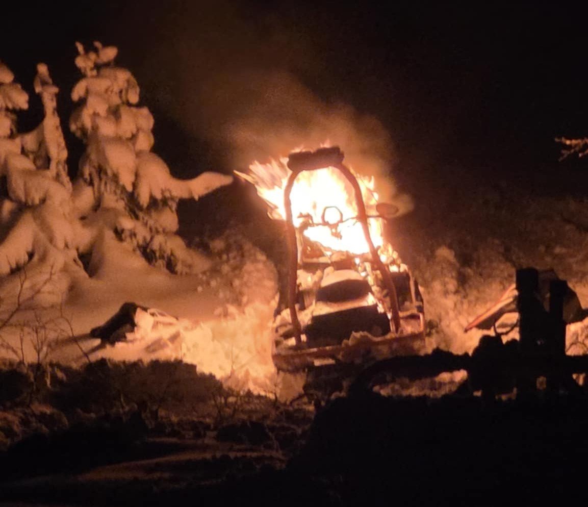 Ulykker, Snøscooter | Var alene da det begynte å brenne: – Det var jo litt panikk - Nationen