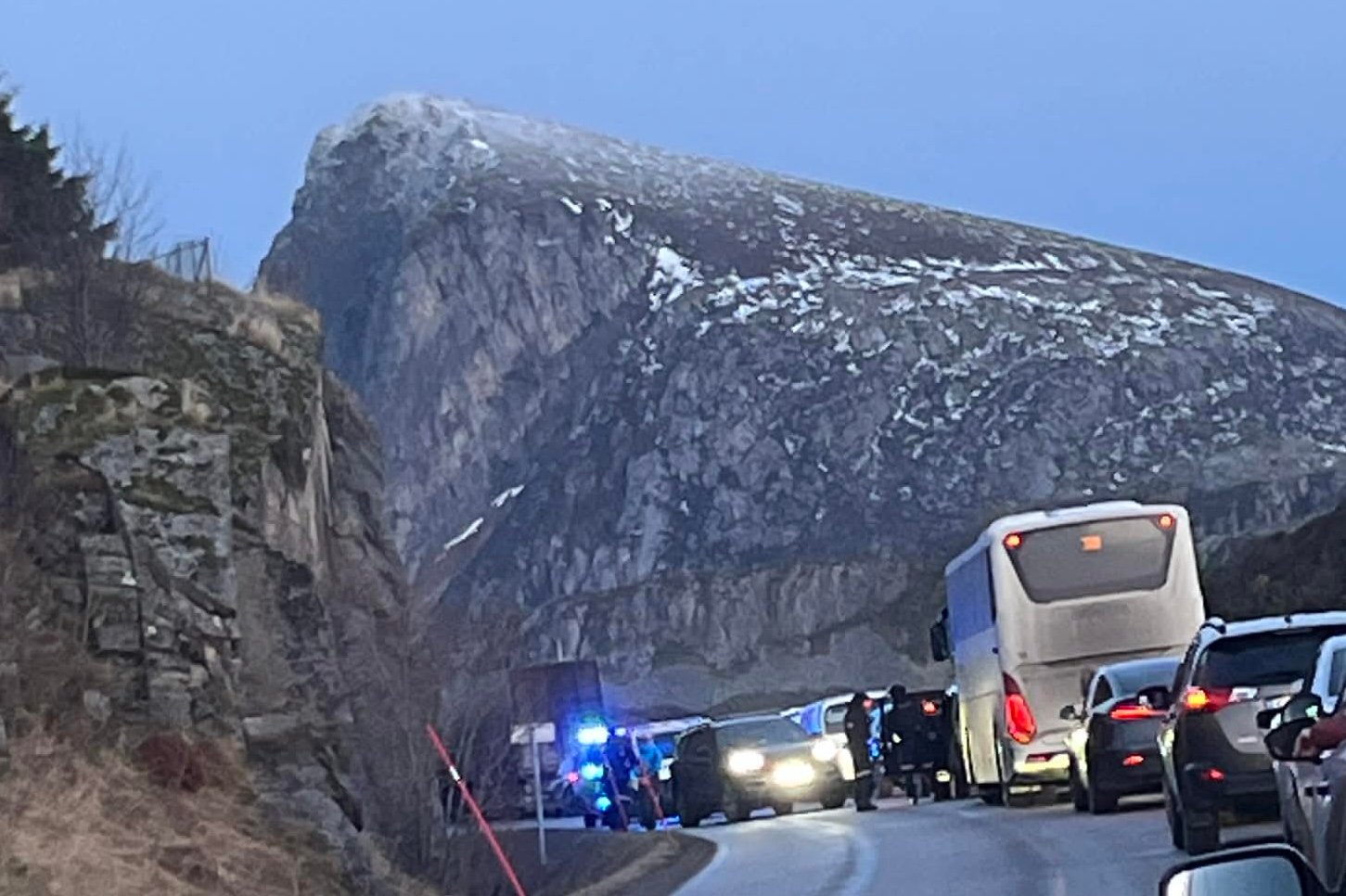 Blålys, Politi | Flere politibiler rykket ut: – Skudd skal være avfyrt