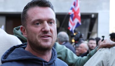 Omstridte Tommy Robinson kommer til Norge før jul.