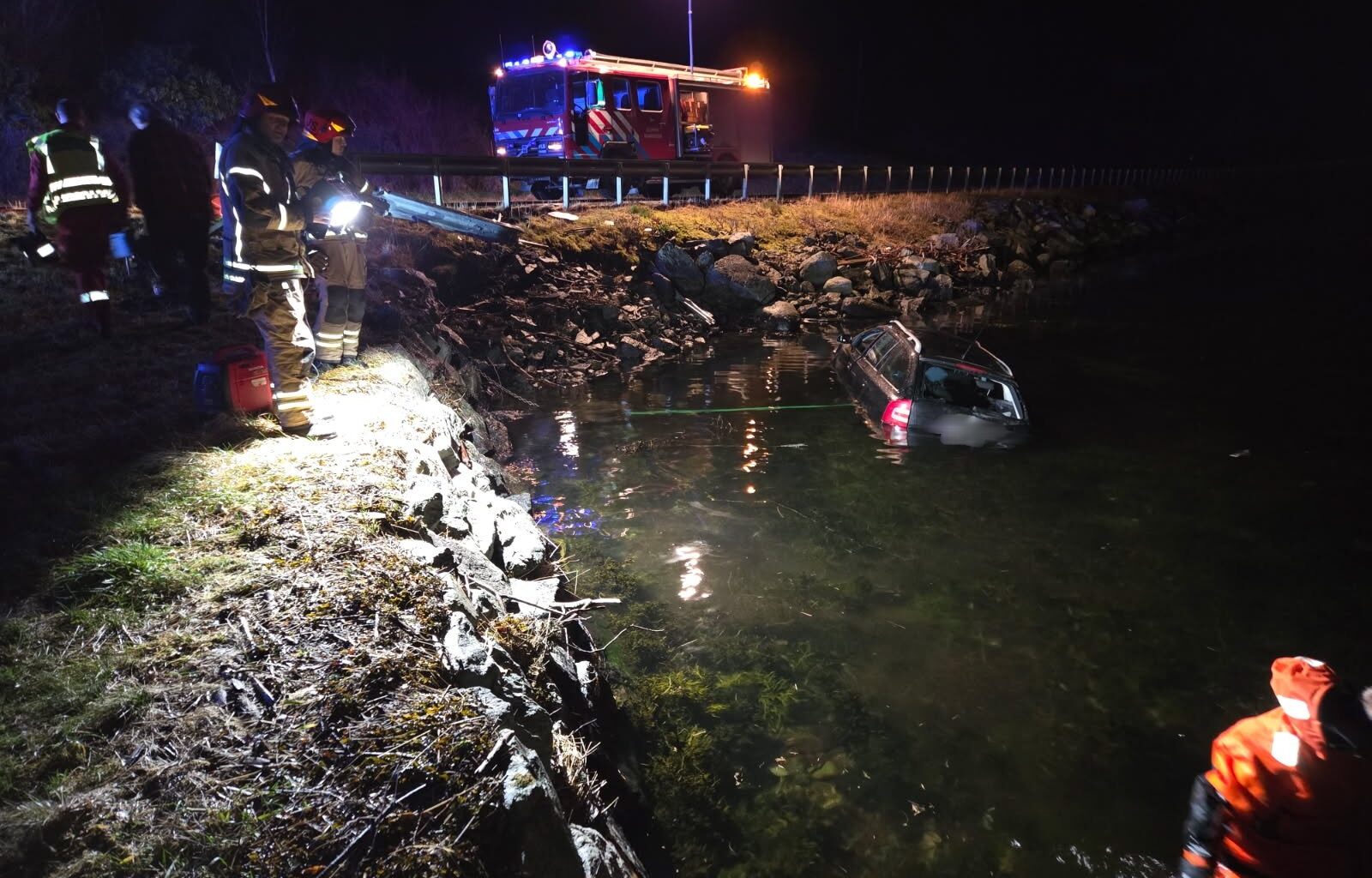 Gloppen, Trafikk | Bil i sjøen i Gloppen