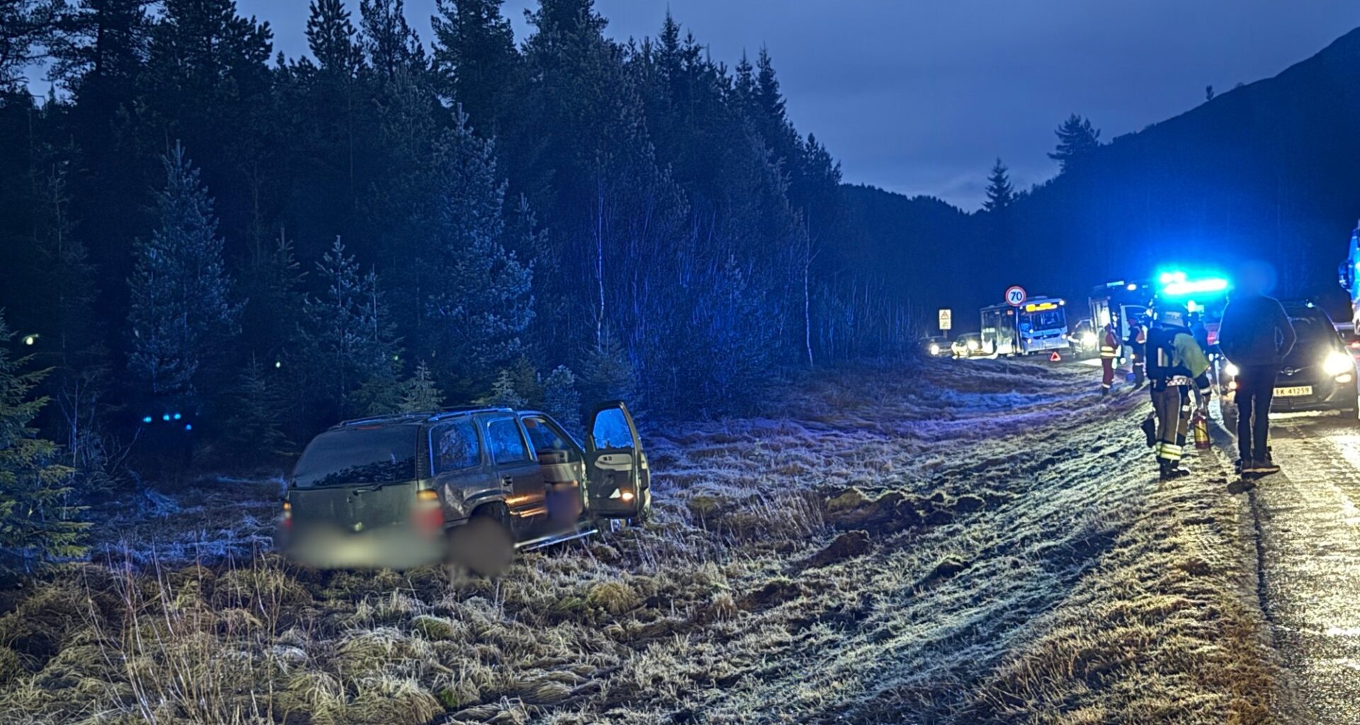 Trafikk, E39 | Svært glatt på E39 – éin bil har køyrt av vegen