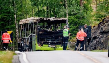 Nyheter, Enebakk | 15-åring tiltales etter bussbrannen – løslates fra varetekt