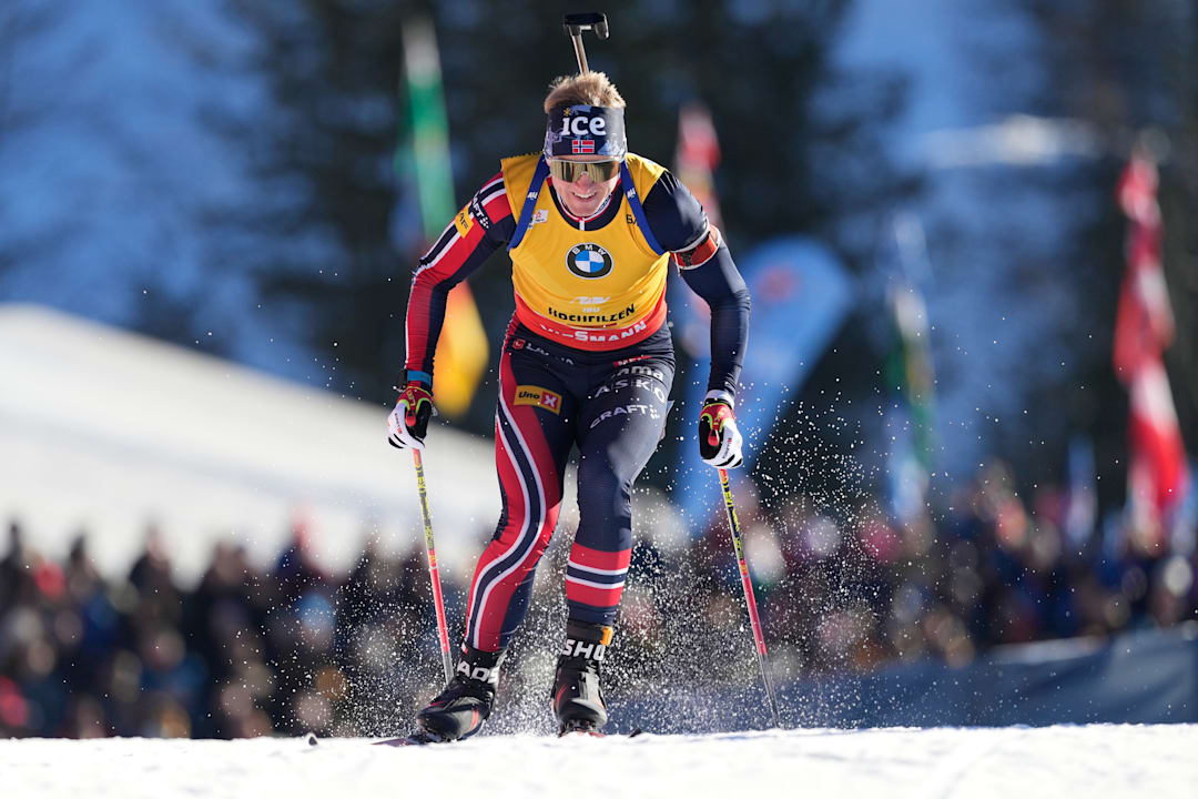 Johan-Olav Botn hylles av Ole Einar Bjørndalen etter ny pallplass på jaktstarten i Hochfilzen – Éric Perrot vant