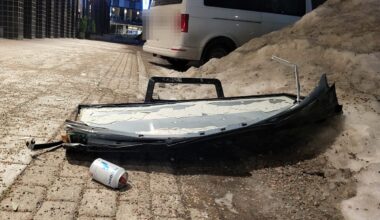 Kastet TV ut av hotellvindu – tre tatt av politiet