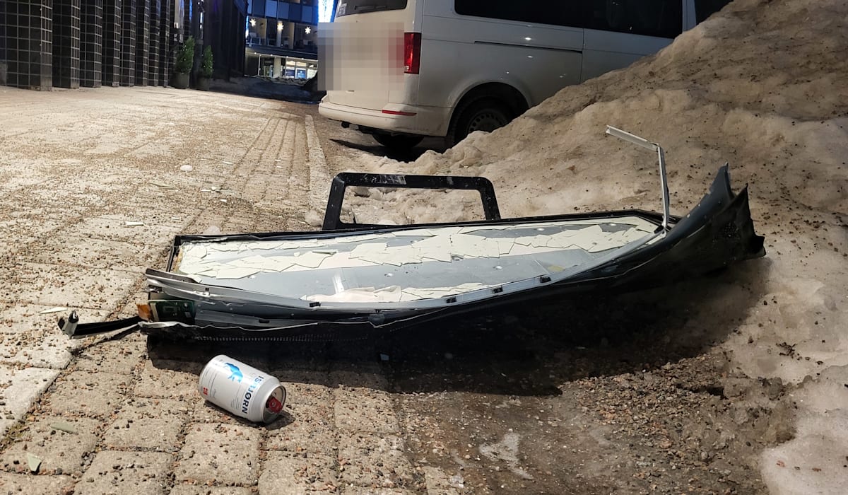 Kastet TV ut av hotellvindu – tre tatt av politiet