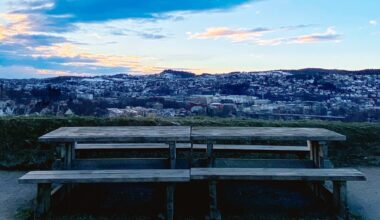Et tilfeldig møte på en benk: Hun forsvant, og jeg satt igjen med en karamell og et lite kort