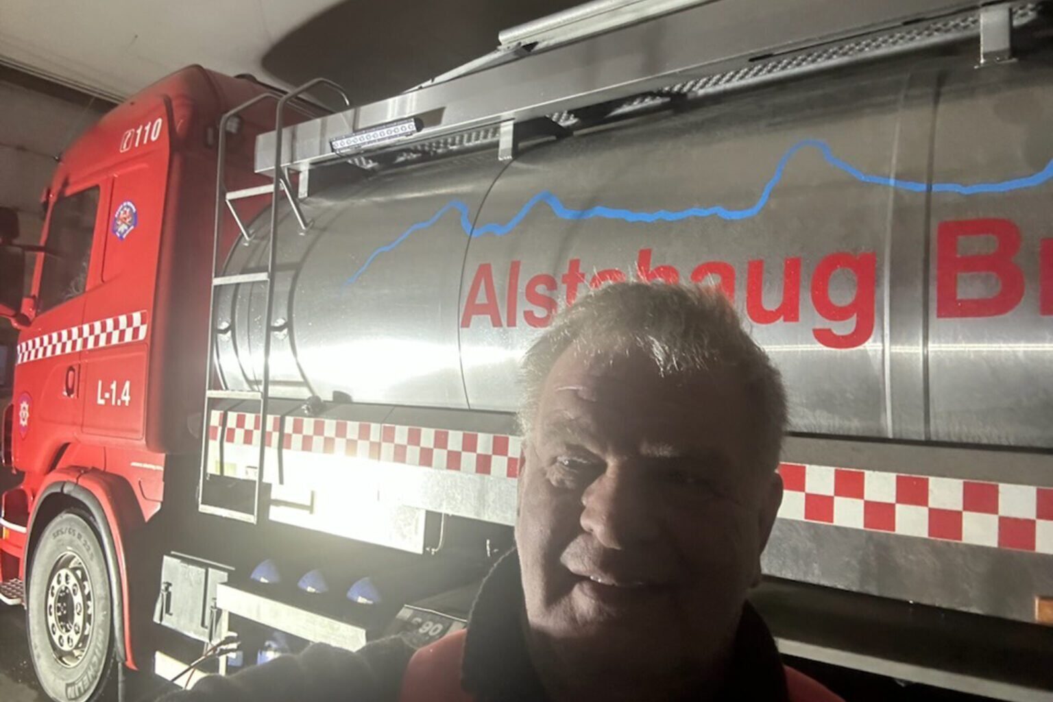 Vær, Arbeidsliv | Eskorterte ambulansene i stormen: – Vi blir en beskyttende vegg - iSandnessjøen