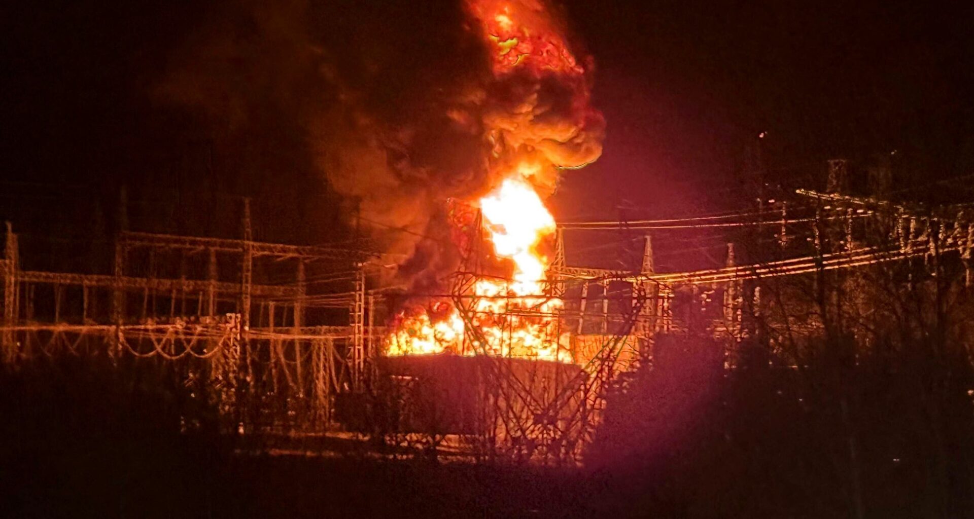 Brann, Hallingdal | Kraftig brann i trafostasjon i Hallingdal