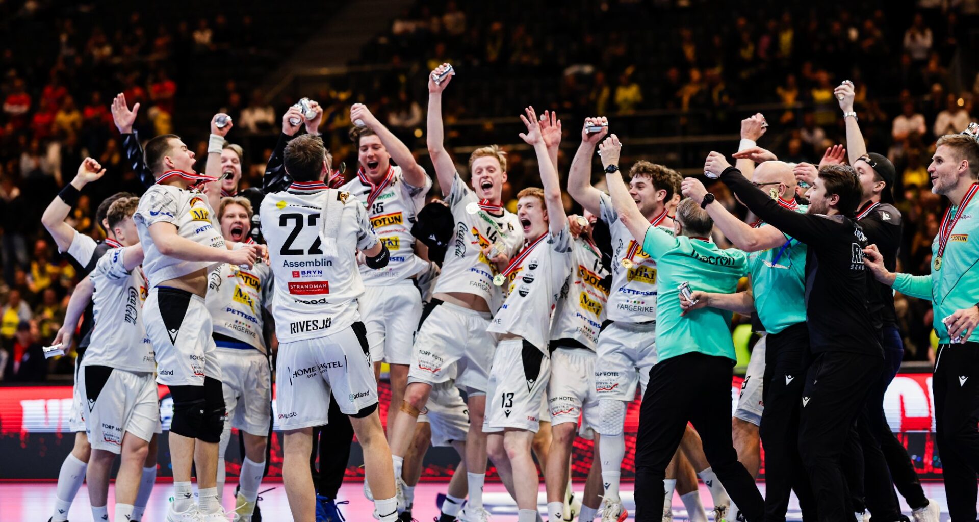 Runar, Kolstad | Runar slo Kolstad i NM-finalen tross rødt kort – utviste Rambo raste mot dommerne