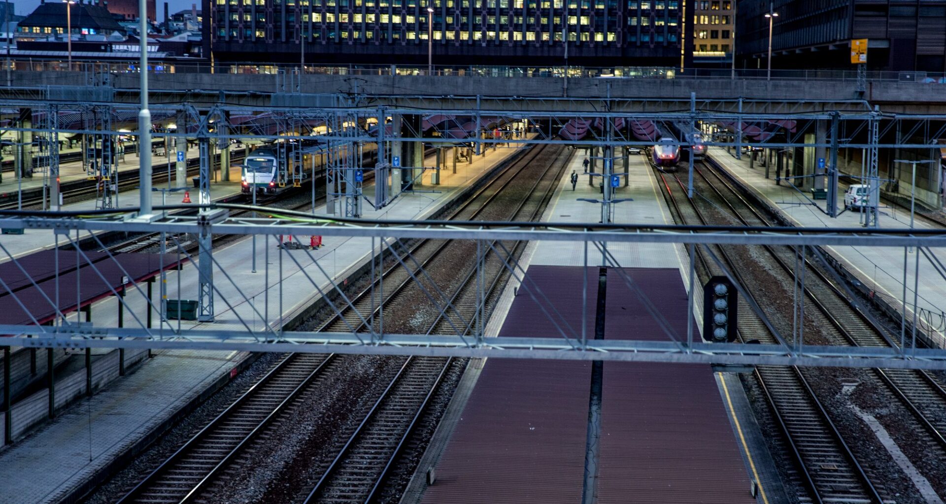 Tog, Trafikk og kollektiv | Togstans på Hovedbanen – trafikken står i begge retninger
