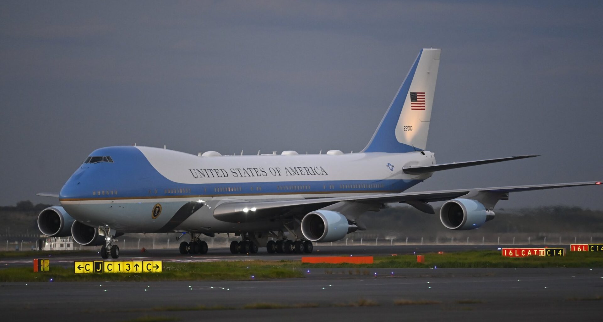 Air force one, USA | Nytt presidentfly forsinket igjen