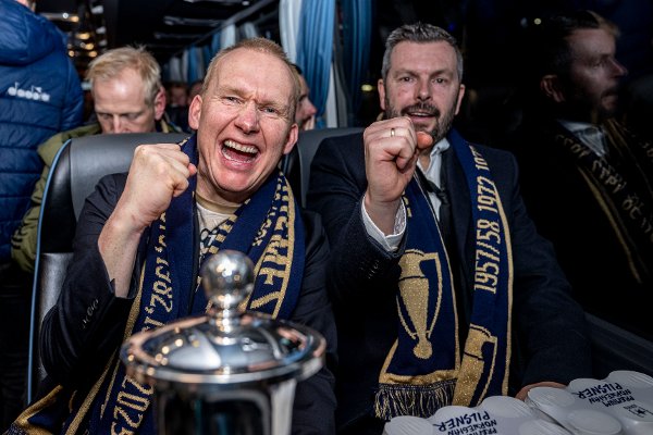 Stavanger 20251130. 
Vikingtrener Morten Jensen og Bjarte Lunde Aarsheim etter eliteseriekampen i fotball mellom Viking og Vålerenga på Lyse arena i Stavanger.
Foto: Carina Johansen / NTB