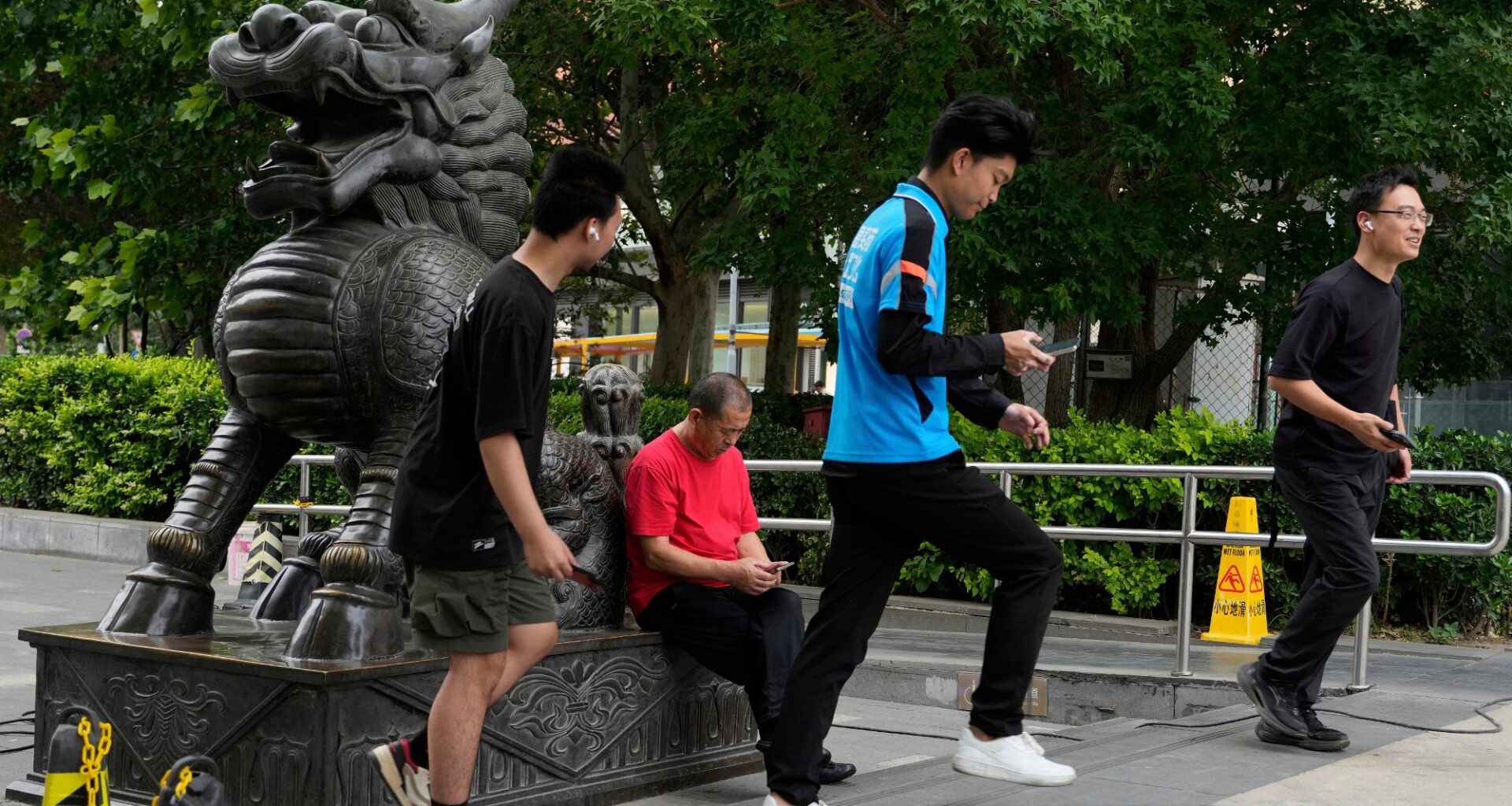 Kina, Ettbarnspolitikk | Enslige, kinesiske menn på desperat jakt etter kone