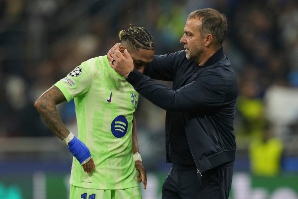 Barcelona's head coach Hansi Flick hugs Raphinha after the Champions League semifinal second leg soccer match between Inter Milan and Barcelona at San Siro stadium in Milan , Italy, Tuesday, May 6, 2025. (AP Photo/Antonio Calanni)