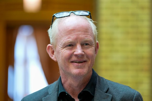 Oslo 20240516. 
Lars Haltbrekken (SV)  i vandrehallen på Stortinget.
Foto: Terje Pedersen / NTB